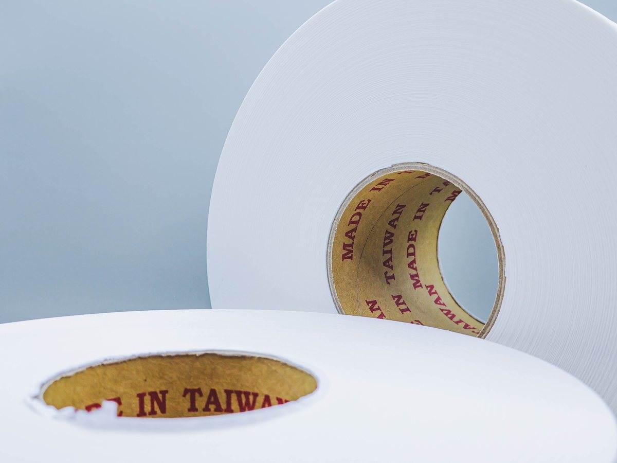Jumbo tissue rolls on printed Made in Taiwan cores